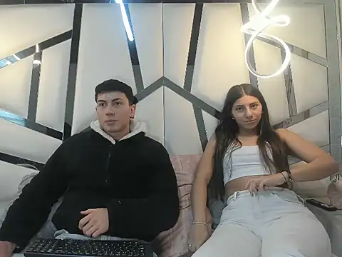 ScarlettAndLucas online show from March 2026 12:22:02 PM