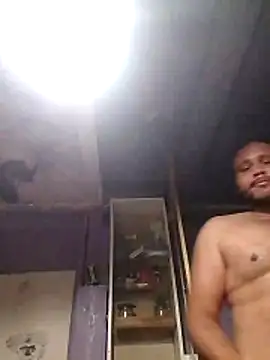 Snapshot of Guanatos13 chatting on February 2026 07:12:02 AM Guanatos13 online show from February 2026 07:12:02 AM