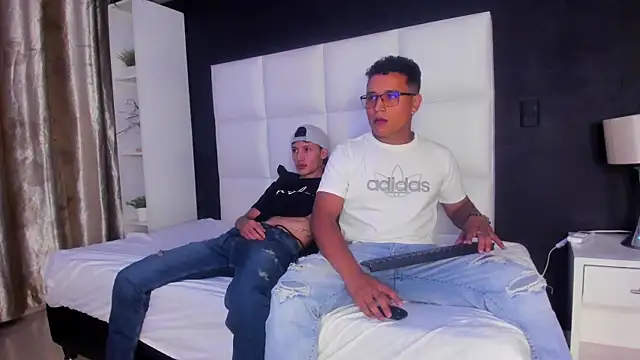 Snapshot of Alejandro_Tom chatting on January 2026 03:22:01 AM Alejandro Tom online show from January 2026 03:22:01 AM