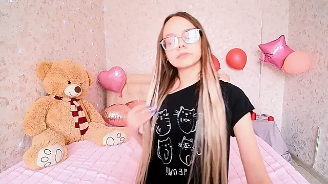 LolliStrawberry online show from March 2026 05:44:01 AM