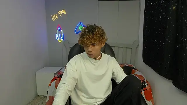 Anyelo Twink online show from February 2026 08:18:01 PM