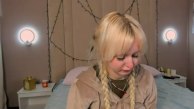 Snapshot of AdeleSilvy chatting on May 2026 01:46:01 AM AdeleSilvy online show from May 2026 01:46:01 AM