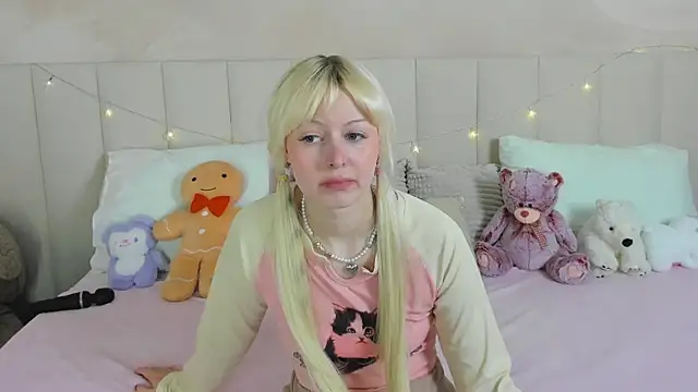 Snapshot of AdeleSilvy chatting on June 2026 01:51:02 AM AdeleSilvy online show from June 2026 01:51:02 AM