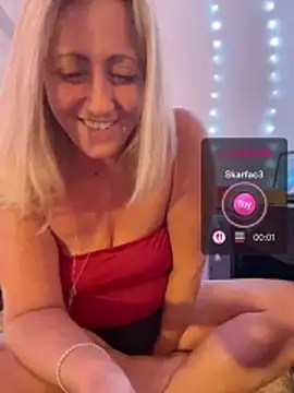 Snapshot of FoxyMillie chatting on June 2026 07:10:01 AM FoxyMillie online show from June 2026 07:10:01 AM
