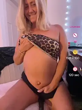 Snapshot of FoxyMillie chatting on June 2026 04:02:02 AM FoxyMillie online show from June 2026 04:02:02 AM