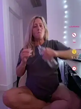 Snapshot of FoxyMillie chatting on July 2026 02:13:02 AM FoxyMillie online show from July 2026 02:13:02 AM
