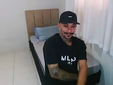 lipegonzalezz online show from February 2026 03:18:02 PM