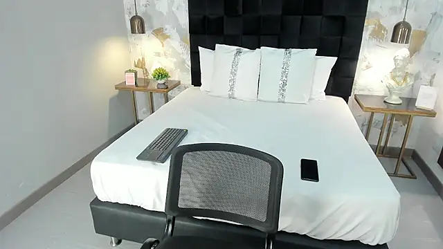 Snapshot of emily_clarkk_ chatting on February 2026 08:07:01 PM emily clarkk online show from February 2026 08:07:01 PM