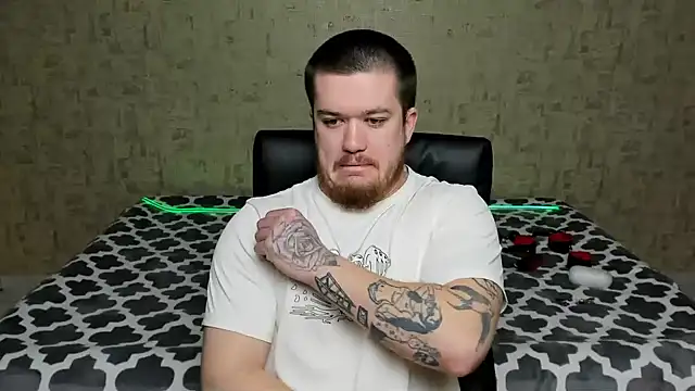 Snapshot of Well_boy chatting on April 2026 04:22:01 AM Well boy online show from April 2026 04:22:01 AM