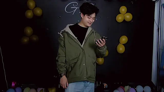 Snapshot of STR-100 chatting on February 2026 12:03:01 PM STR-100 online show from February 2026 12:03:01 PM