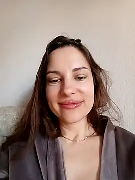 Snapshot of She-Moon chatting on May 2026 05:47:01 AM She-Moon online show from May 2026 05:47:01 AM