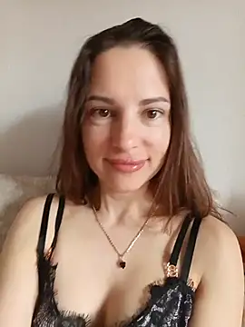 Snapshot of She-Moon chatting on May 2026 05:59:01 AM She-Moon online show from May 2026 05:59:01 AM