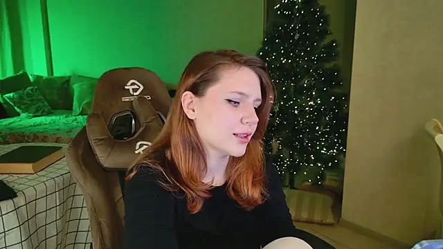 Snapshot of YouHoldMe chatting on February 2026 05:31:01 PM YouHoldMe online show from February 2026 05:31:01 PM