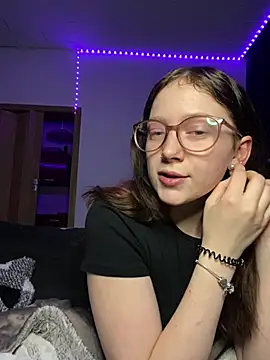 Snapshot of YoungLisaa18 chatting on February 2026 07:45:01 PM YoungLisaa18 online show from February 2026 07:45:01 PM