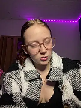 Snapshot of YoungLisaa18 chatting on February 2026 08:15:01 PM YoungLisaa18 online show from February 2026 08:15:01 PM