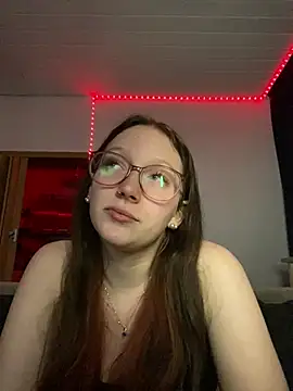 Snapshot of YoungLisaa18 chatting on March 2026 07:42:01 PM YoungLisaa18 online show from March 2026 07:42:01 PM