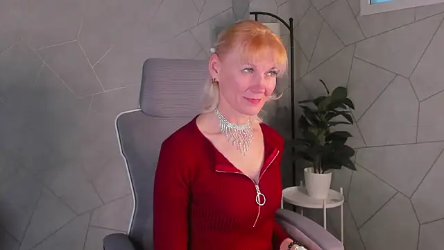 Julie Lucas online show from March 2026 01:00:01 AM