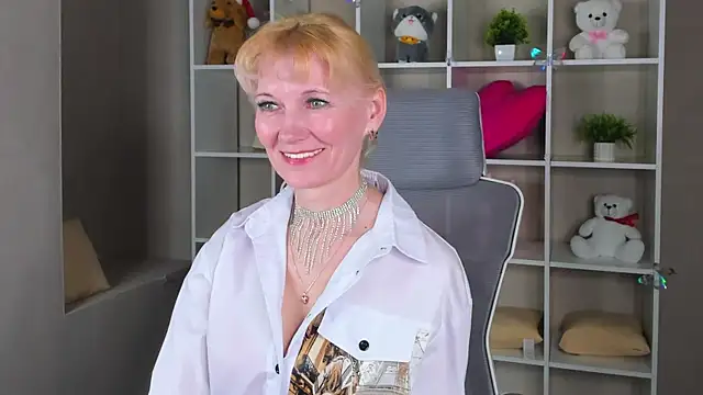 Julie Lucas online show from April 2026 12:19:01 AM