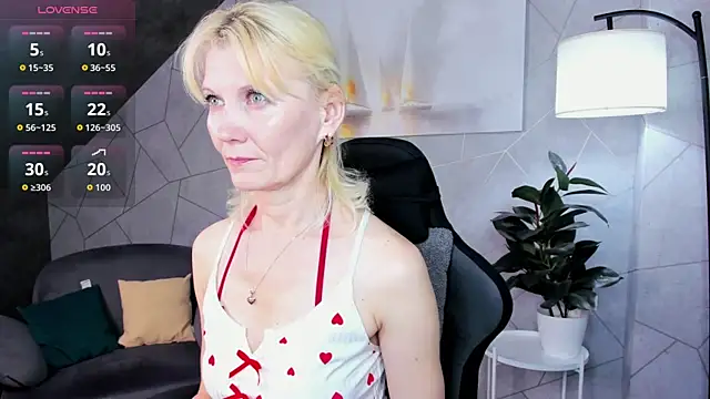 Julie Lucas online show from June 2026 11:55:01 PM
