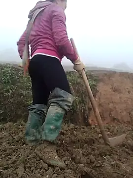 Snapshot of LingLing002 chatting on February 2026 01:45:01 AM LingLing002 online show from February 2026 01:45:01 AM