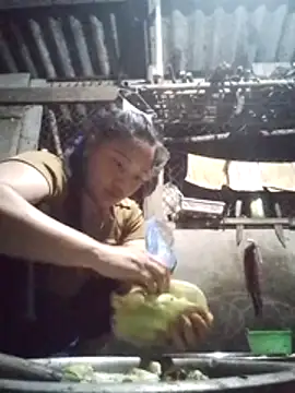 Snapshot of LingLing002 chatting on February 2026 10:19:01 PM LingLing002 online show from February 2026 10:19:01 PM