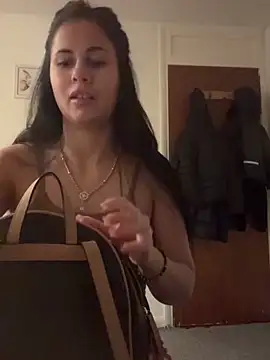 Snapshot of AmbeerGlow chatting on January 2026 05:27:01 PM AmbeerGlow online show from January 2026 05:27:01 PM