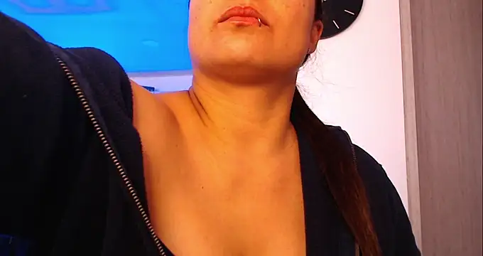 Snapshot of Pretty__Milf chatting on February 2026 02:24:01 PM Pretty Milf online show from February 2026 02:24:01 PM