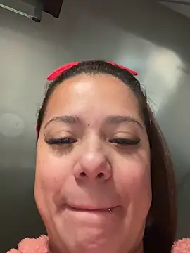 Pretty  Milf online show from March 2026 09:17:02 AM