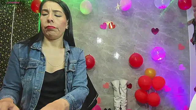 adellelennoxx online show from February 2026 02:17:02 PM