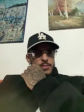 Snapshot of liyamjunior chatting on February 2026 02:37:01 AM liyamjunior online show from February 2026 02:37:01 AM