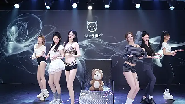 LU-909- online show from January 2026 02:48:01 AM