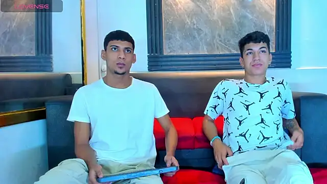 ALEX KEITH26 online show from April 2026 12:10:01 PM