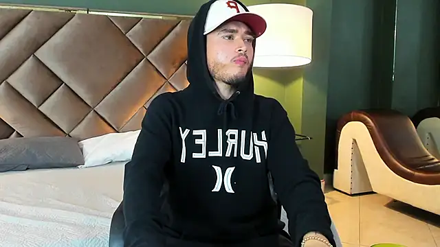 Snapshot of Salvattore_Muller chatting on February 2026 06:39:02 AM Salvattore Muller online show from February 2026 06:39:02 AM