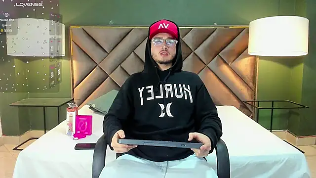 Snapshot of Salvattore_Muller chatting on February 2026 09:24:02 PM Salvattore Muller online show from February 2026 09:24:02 PM