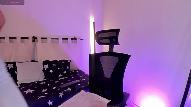 ella  olmos online show from April 2026 01:53:02 PM