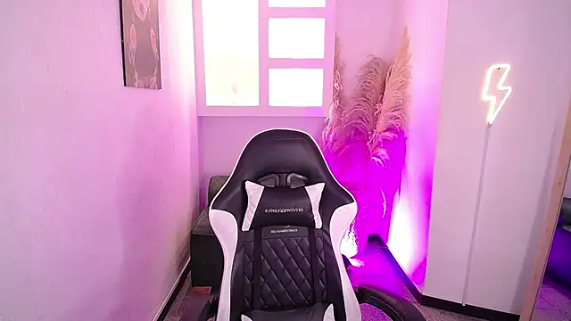 melodyy as online show from February 2026 12:58:01 PM