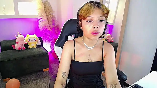 Snapshot of melodyy_as chatting on April 2026 01:05:02 PM melodyy as online show from April 2026 01:05:02 PM