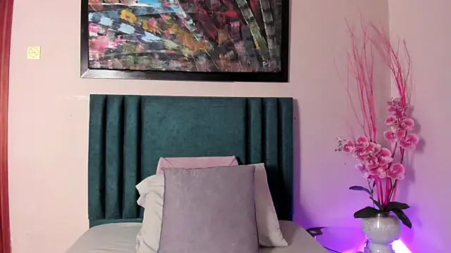 TessaMonroee online show from April 2026 07:21:02 PM