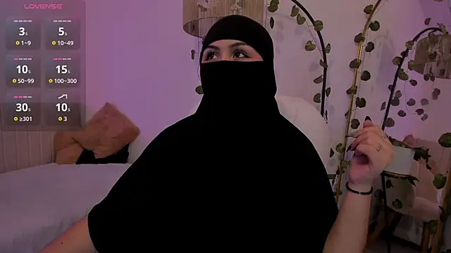 Snapshot of _Amirah chatting on May 2026 06:04:02 PM Amirah online show from May 2026 06:04:02 PM