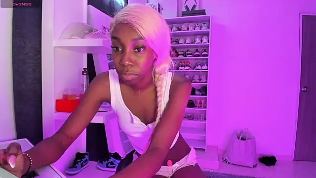 Snapshot of Amberprincess2 chatting on February 2026 02:39:01 PM Amberprincess2 online show from February 2026 02:39:01 PM