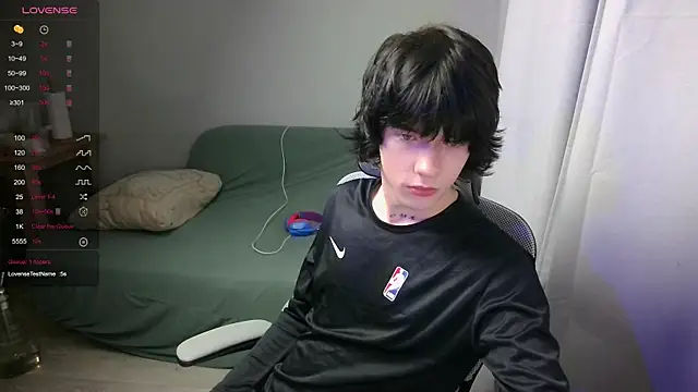 Snapshot of LeonBoykisser chatting on February 2026 09:58:02 AM LeonBoykisser online show from February 2026 09:58:02 AM