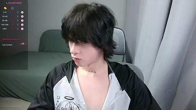 Snapshot of LeonBoykisser chatting on February 2026 10:39:01 PM LeonBoykisser online show from February 2026 10:39:01 PM