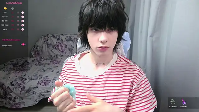 Snapshot of LeonBoykisser chatting on February 2026 01:06:01 AM LeonBoykisser online show from February 2026 01:06:01 AM