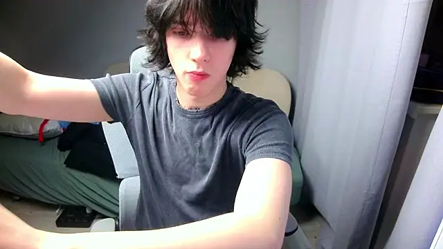 LeonBoykisser online show from March 2026 10:36:01 PM