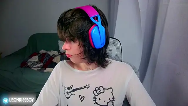LeonBoykisser online show from June 2026 08:53:02 PM