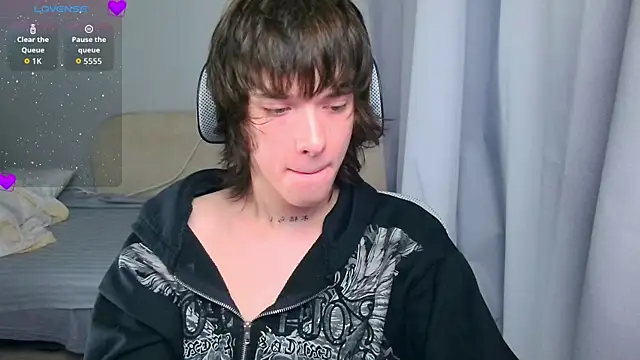 LeonBoykisser online show from July 2026 04:20:01 AM
