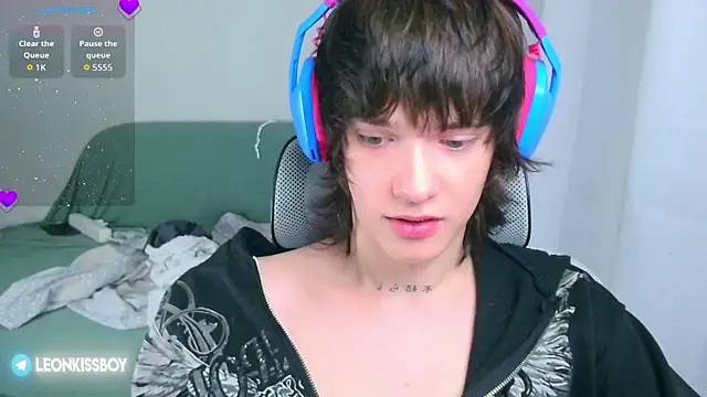 LeonBoykisser online show from July 2026 06:07:02 AM