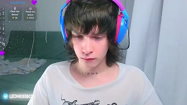 LeonBoykisser online show from July 2026 04:32:02 PM