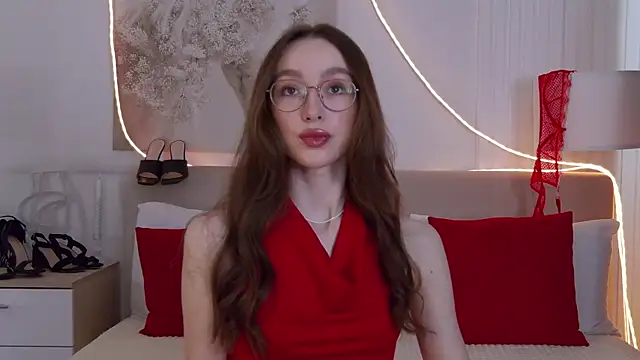 Snapshot of Emily_Simon chatting on May 2026 05:24:01 AM Emily Simon online show from May 2026 05:24:01 AM
