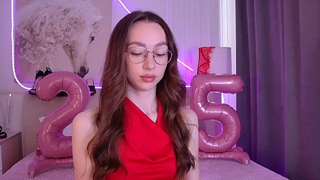 Snapshot of Emily_Simon chatting on June 2026 06:44:01 AM Emily Simon online show from June 2026 06:44:01 AM
